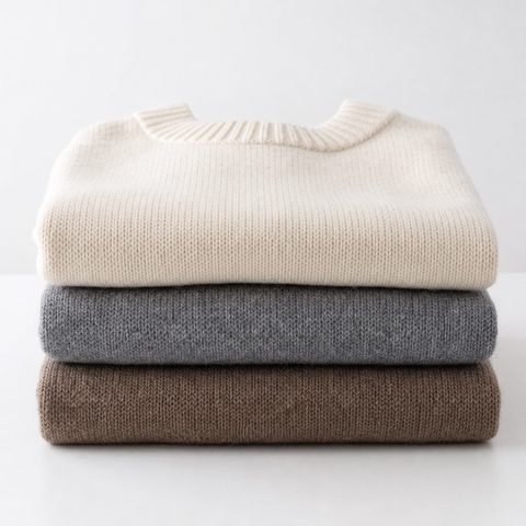 니트 접어 쌓은 컷